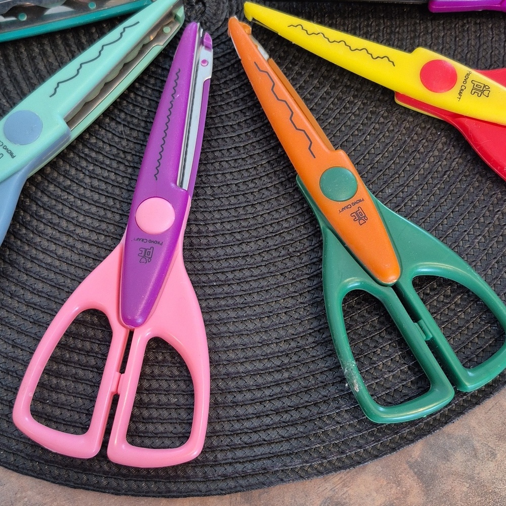 ASSORTED DECORATIVE CRAFT SCISSORS Set of 11, Decorating Creating Cutting Edging - Picture 5 of 16